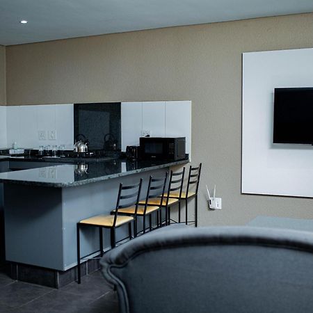 Vetho 2 Apartments Or Tambo Airport Kempton Park Exterior photo