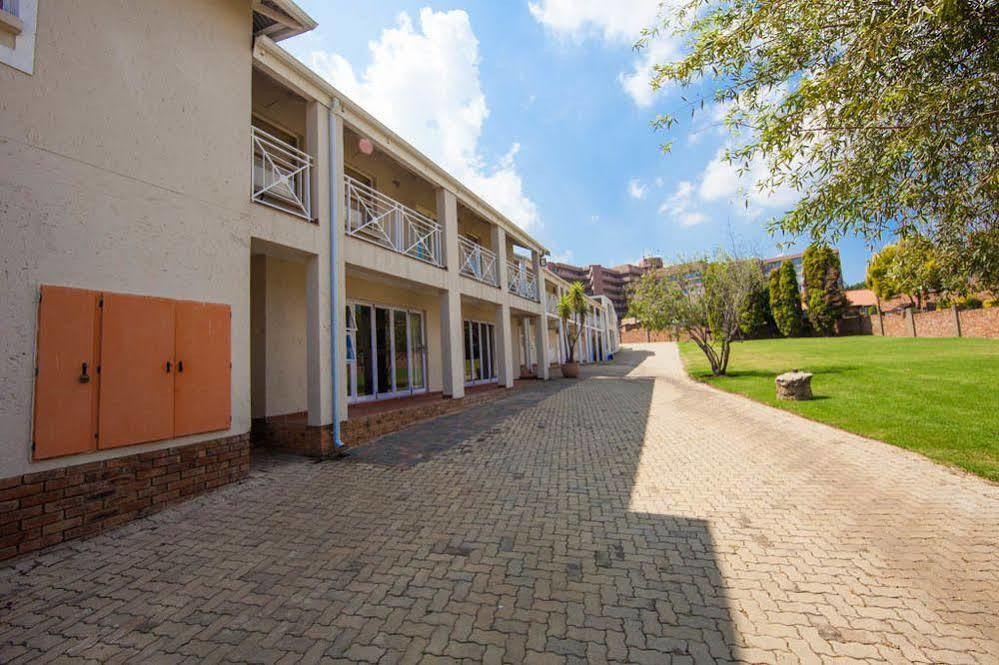 Vetho 2 Apartments Or Tambo Airport Kempton Park Exterior photo