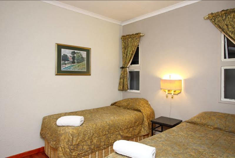 Vetho 2 Apartments Or Tambo Airport Kempton Park Exterior photo